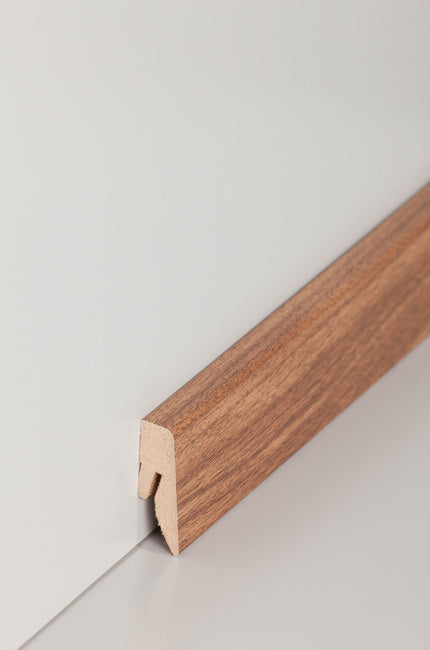Fußleiste "Nussbaum hell" MDF-Kern & foliert - 2500 x 40 x 15 mm